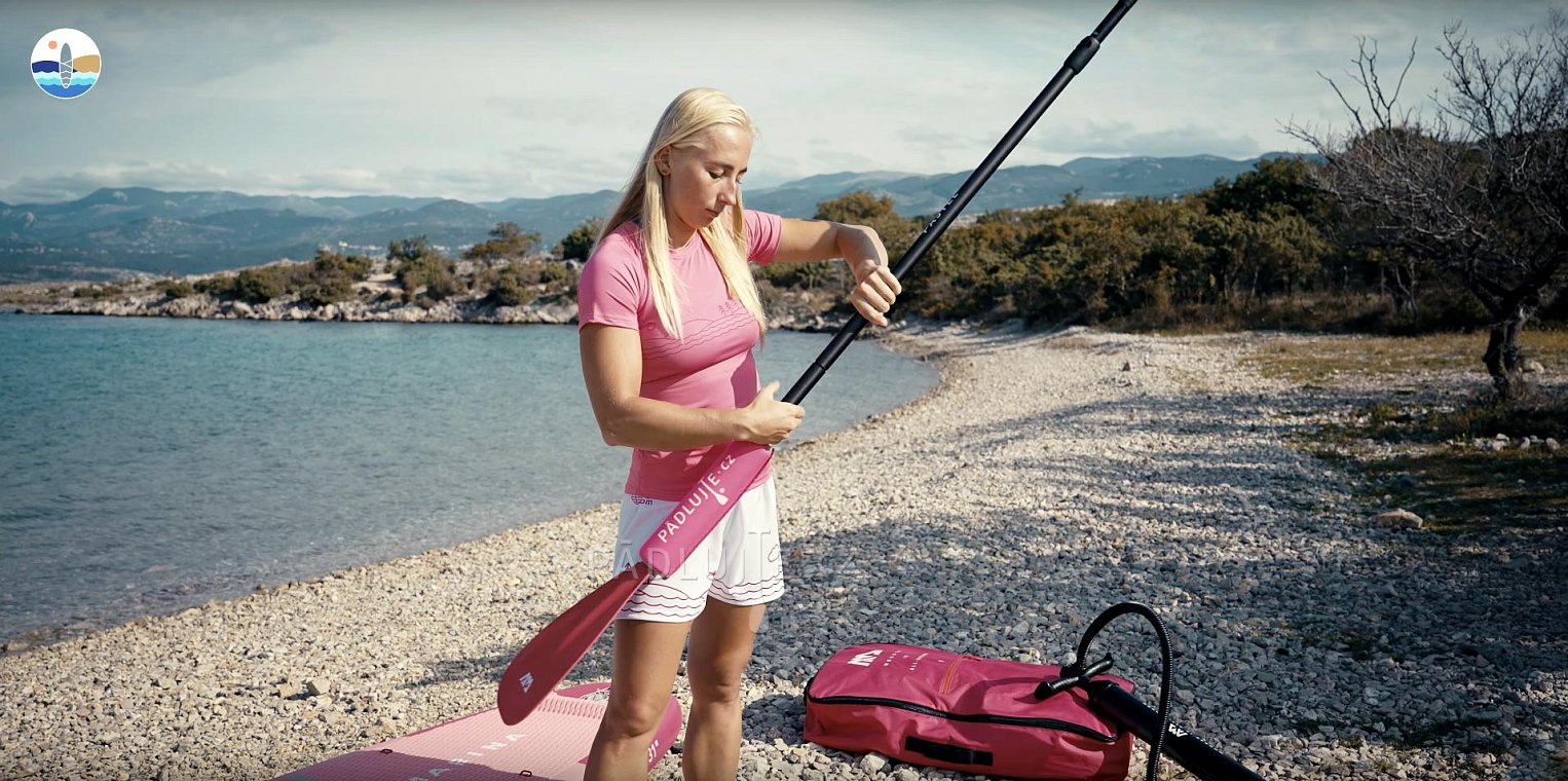 Rychlokurz paddleboardingu - jak začít s paddleboardem - jak nastoupit, jak pádlovat na paddleboardu