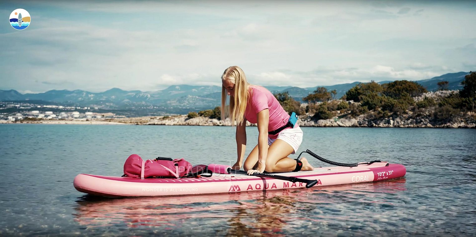 Rychlokurz paddleboardingu - jak začít s paddleboardem - jak nastoupit, jak pádlovat na paddleboardu