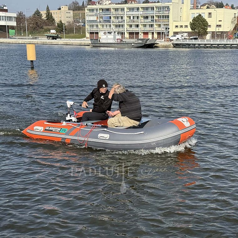 Test motoru WATERSNAKE ADVANCE 70 se člunem GLADIATOR C370AL