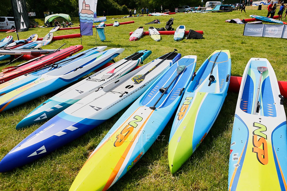 Paddleboardové závody Hostivařská přehrada v Praze - PÁDLUJTE.CZ sportovní klub