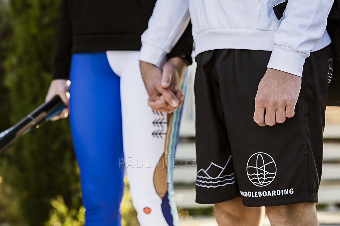 Dámský outfit 2 - černá - mikina černá, tříčtvrteční legíny