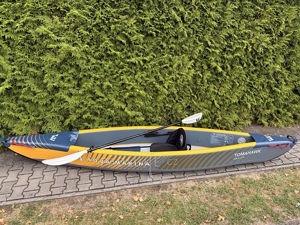 Kajak AQUA MARINA TOMAHAWK AIR-K 375 s pádlem -  jednomístný nafukovací - POUŽITÉ ZBOŽÍ