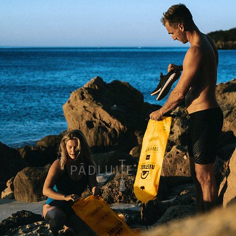 Restube SWIM BUOY Pro - plavecká bóje s integrovaným suchým vakem