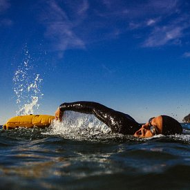 Restube SWIM BUOY Pro - plavecká bóje s integrovaným suchým vakem